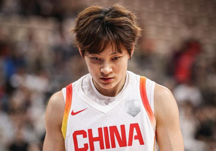  从杨力维访谈看女篮备战智慧；封闭训练需适度，生活回归助长远发展。 体育新闻 从杨力维访谈看女篮备战智慧；封闭训练需适度，生活回归助长远发展。 体育新闻