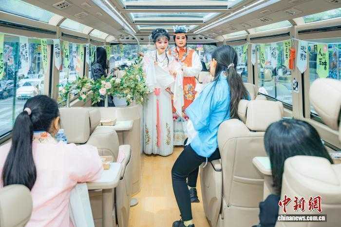 成都公交深度内幕：移动研学空间的商业逻辑与文化突围 企业服务