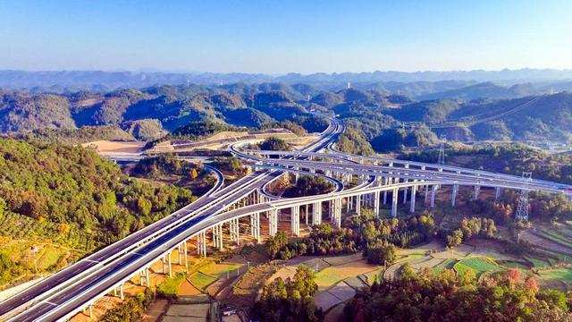  【深度】国家综合立体交通网主骨架基本贯通：技术突破与工程节点全解析 新闻