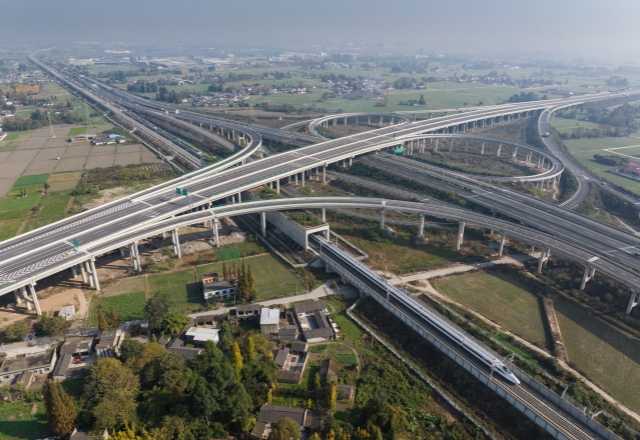  【深度】国家综合立体交通网主骨架基本贯通：技术突破与工程节点全解析 新闻