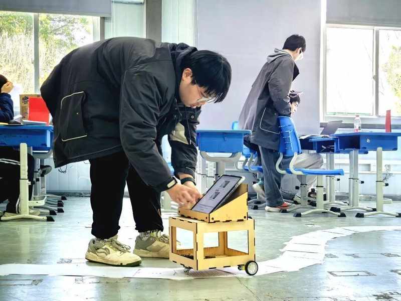  当96个年轻人聚在一起造智能小车，我看到了热爱最纯粹的样子 教育招生