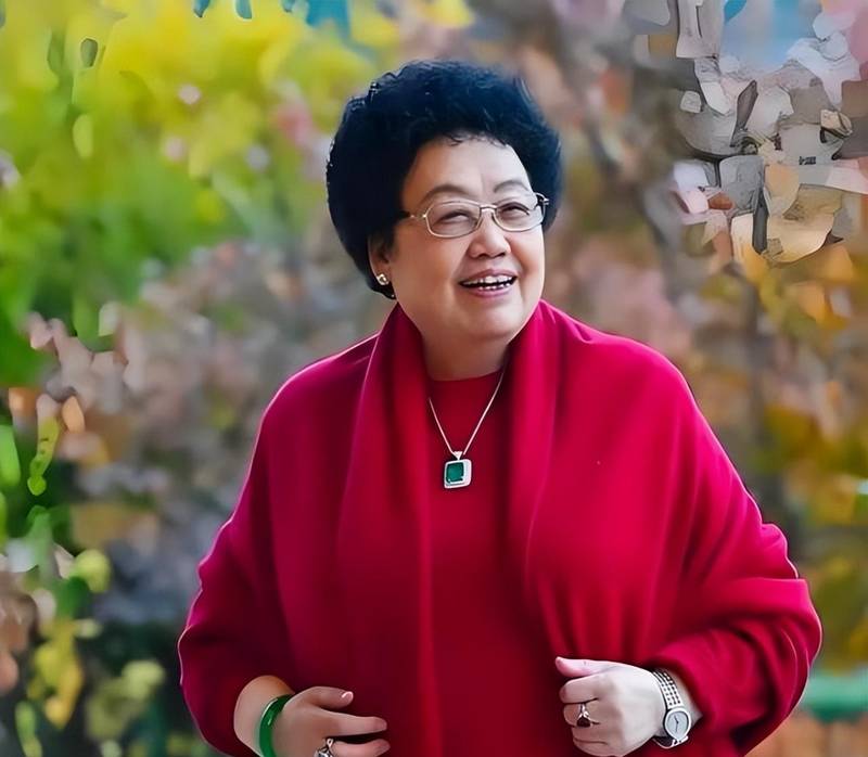  陈丽华的收藏哲学：从1350万帝王绿到紫檀故宫的资产配置逻辑 新闻