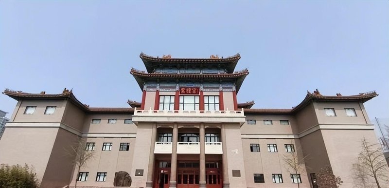  陈丽华的收藏哲学：从1350万帝王绿到紫檀故宫的资产配置逻辑 新闻