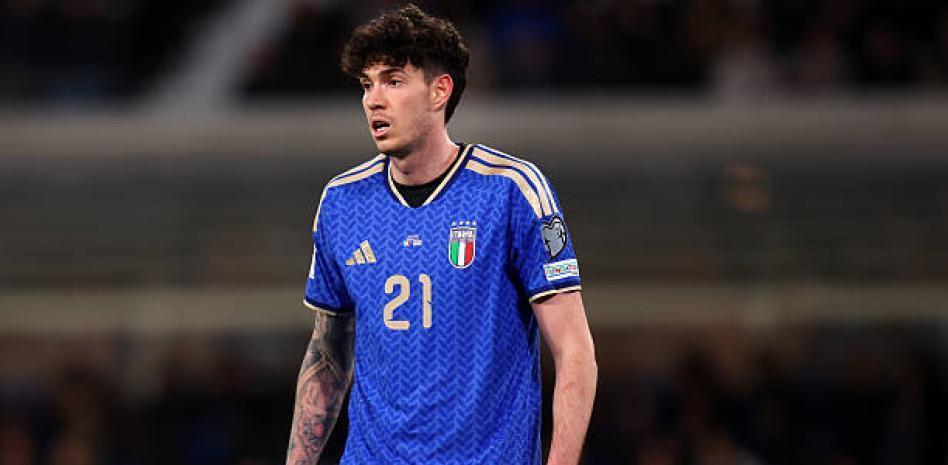 【深度解析】巴萨中卫补强最优解：巴斯托尼技术档案与转会可行性全评估 体育新闻