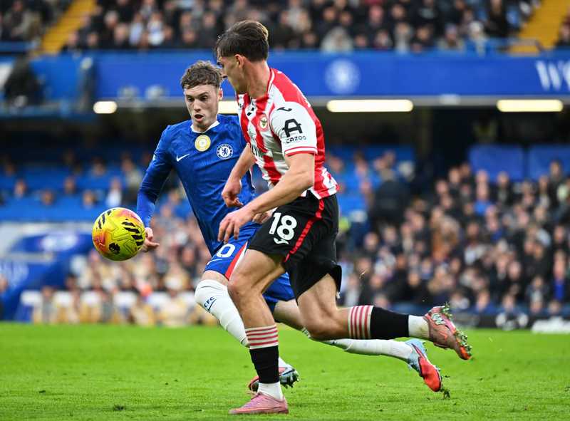  当队长选择离开，一支老牌豪门如何走出低谷：曼联这个夏天的故事 体育新闻