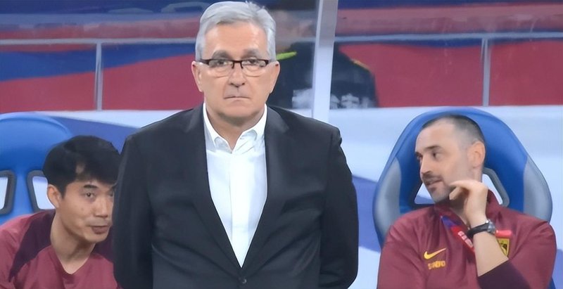  【深度】斯卢茨基战术体系与杨泽翔的适配困境：一数据揭示国脚级后卫的边缘化真相 体育新闻