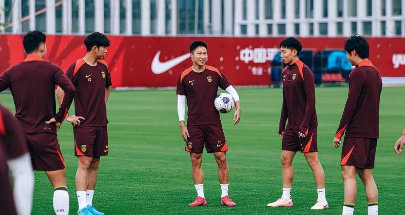  【深度】斯卢茨基战术体系与杨泽翔的适配困境：一数据揭示国脚级后卫的边缘化真相 体育新闻