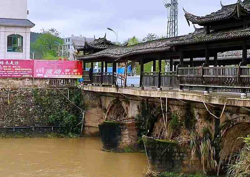  【技术解析】福建汀宁桥坠河事故车辆轨迹异常：五大关键维度深度推演 汽车科技