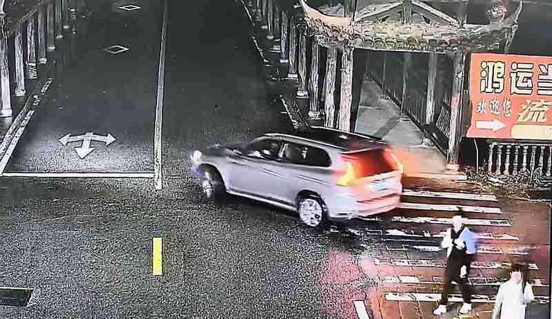  【技术解析】福建汀宁桥坠河事故车辆轨迹异常：五大关键维度深度推演 汽车科技