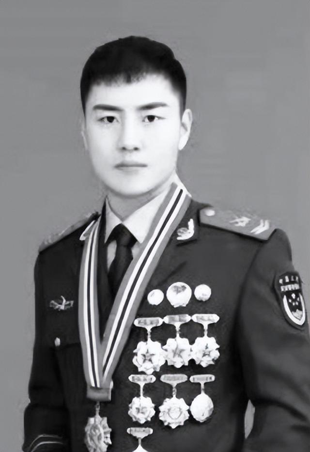  那个想当兵的少年，永远留在了他最想守护的春天 新闻